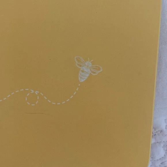 Free with purchase of any paid item. Burt’s Bees yellow tin with 🐝 bee. - Picture 5 of 13